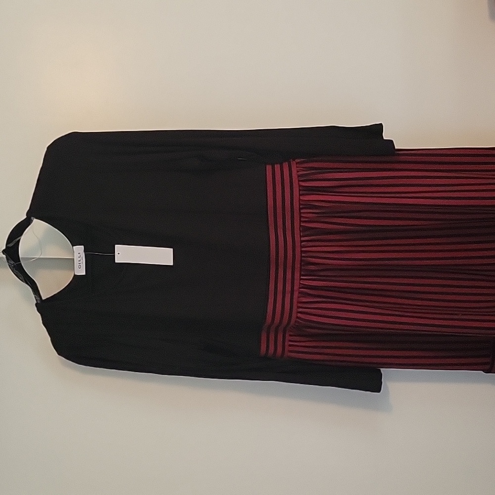 Gilli Long Sleeve Black and Red Dress